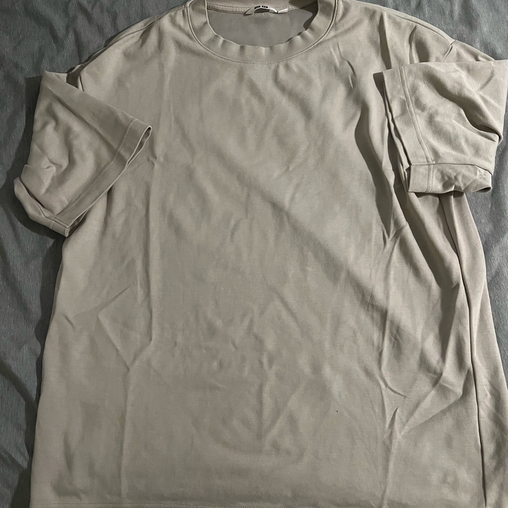Uniqlo plain tee